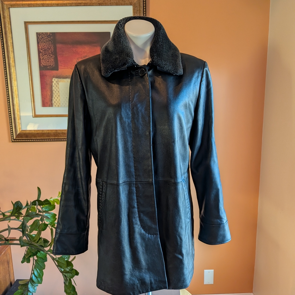 Max USA Black Leather Women's Coat with faux fur collar Size L